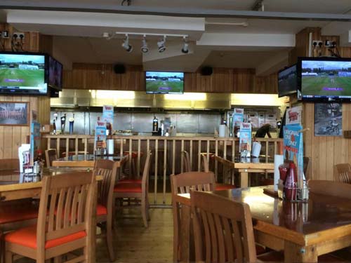 Best Sports Bars in Nottingham - Hooters Nottingham